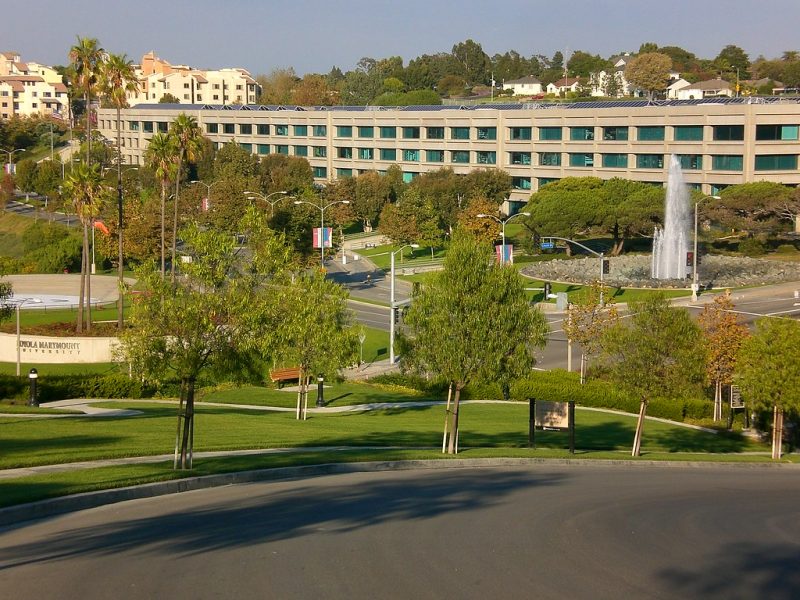 Học bổng Arrupe của Loyola Marymount University